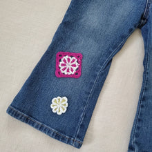 Load image into Gallery viewer, Y2k Crochet Flower Flared Jeans 24 months
