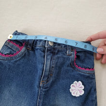 Load image into Gallery viewer, Y2k Crochet Flower Flared Jeans 24 months
