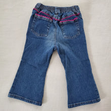 Load image into Gallery viewer, Y2k Crochet Flower Flared Jeans 24 months
