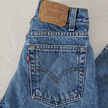 Load image into Gallery viewer, Vintage levis 550 fit jeans kids 14 26 inch waist
