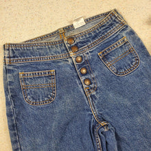 Load image into Gallery viewer, Vintage Levis Kapris girls 10
