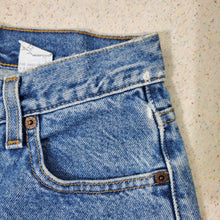 Load image into Gallery viewer, Vintage Levi&#39;s 550 Fit Jeans kids 12
