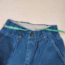 Load image into Gallery viewer, Vintage Pleated Front Jeans 5t
