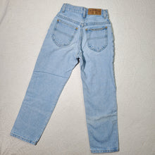 Load image into Gallery viewer, Vintage Light Wash Jeans kids 8 SLIM
