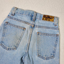 Load image into Gallery viewer, Vintage Light Wash Jeans kids 7/8
