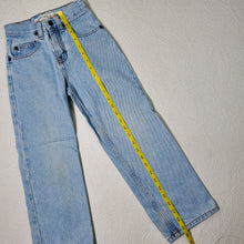 Load image into Gallery viewer, Vintage Light Wash Jeans kids 7/8
