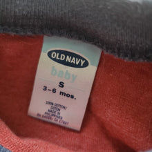 Load image into Gallery viewer, Vintage Old Navy Pocket Onesie 3-6 months
