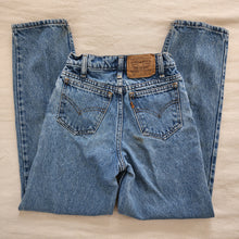 Load image into Gallery viewer, Vintage Levi&#39;s 550 Fit Jeans Orange Tab kids 12 SLIM
