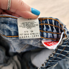 Load image into Gallery viewer, Vintage Levi&#39;s 566 Fit Jeans Orange Tab kids 7 *flaw
