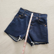 Load image into Gallery viewer, Vintage Levi&#39;s Soft Shorts 4t
