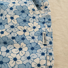 Load image into Gallery viewer, Vintage Oshkosh Blue Floral Kapri Pants 5t
