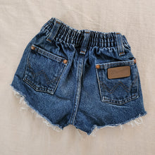 Load image into Gallery viewer, Vintage Wranglers Cutoff Jean Shorts 5t
