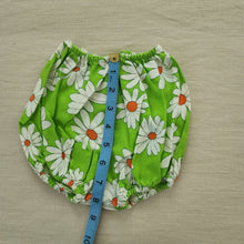 Load image into Gallery viewer, Vintage Green Daisy Bloomers 2t
