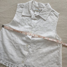 Load image into Gallery viewer, Vintage Eyelet Sleeveless Shirt 5t/6
