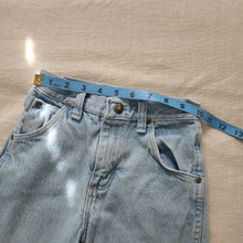 Load image into Gallery viewer, Vintage Wrangler Light Wash Jeans kids 7 SLIM
