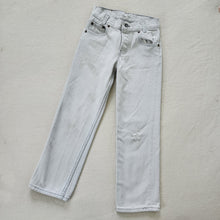 Load image into Gallery viewer, Vintage Levi&#39;s Light Grey Jeans kids 6/7
