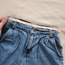 Load image into Gallery viewer, Vintage Levi&#39;s Jean Shorts Orange Tab kids 8 SLIM
