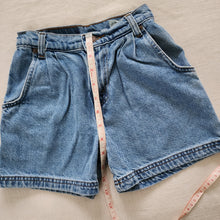 Load image into Gallery viewer, Vintage Levi&#39;s Jean Shorts Orange Tab kids 8 SLIM
