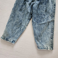 Load image into Gallery viewer, Vintage Acid Wash Pleated Front Jeans
