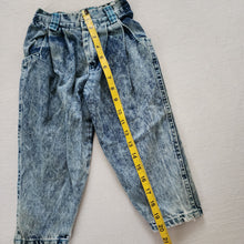 Load image into Gallery viewer, Vintage Acid Wash Pleated Front Jeans
