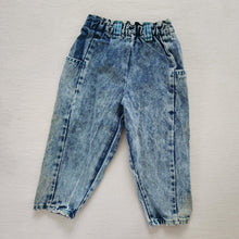 Load image into Gallery viewer, Vintage Acid Wash Pleated Front Jeans
