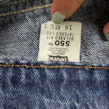 Load image into Gallery viewer, Vintage Levi&#39;s 550 Fit Tapered Leg Jeans 30&quot; waist
